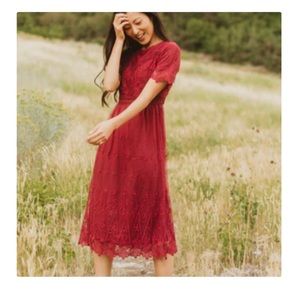 Piper and Scoot | Women’s Size S | Simon Lace Midi Dress in Plum